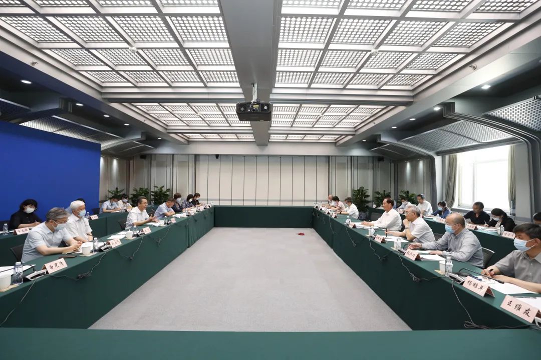 来局调研农业知识产权保护和种子